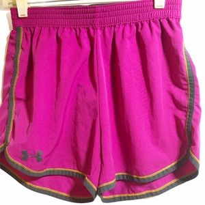 UNDER ARMOUR dark pink purple shorts‎ SMALL EUC